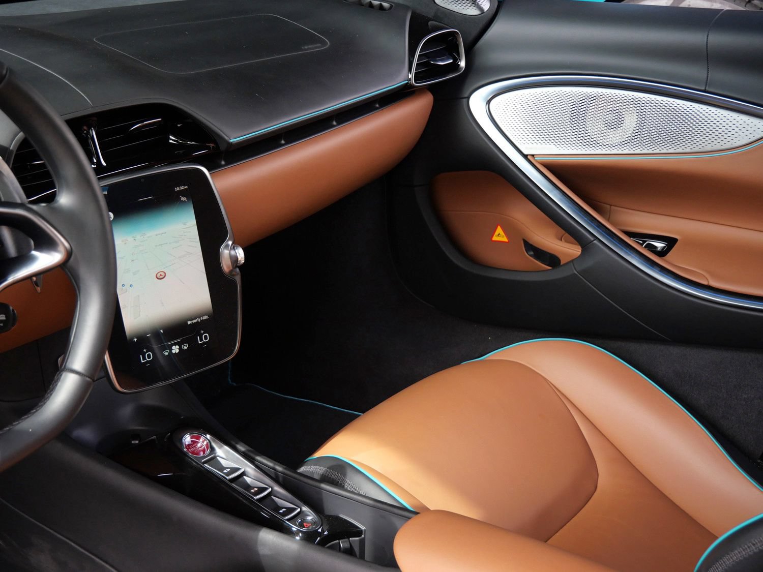 Used 2023 McLaren Artura RWD image 17