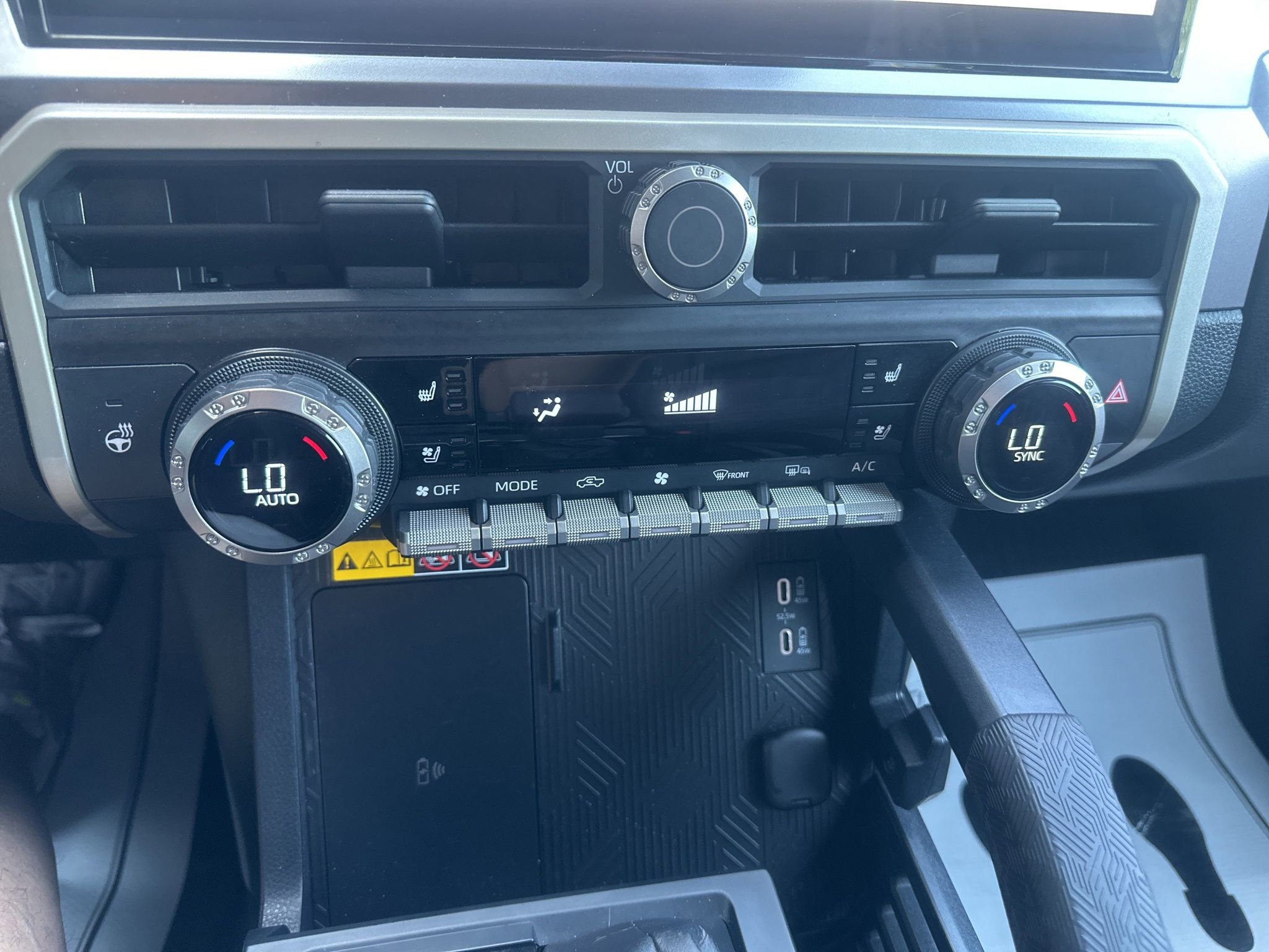 Used 2024 Toyota Tacoma TRD Sport w/ TRD Sport Premium Package AWD/4WD image 38