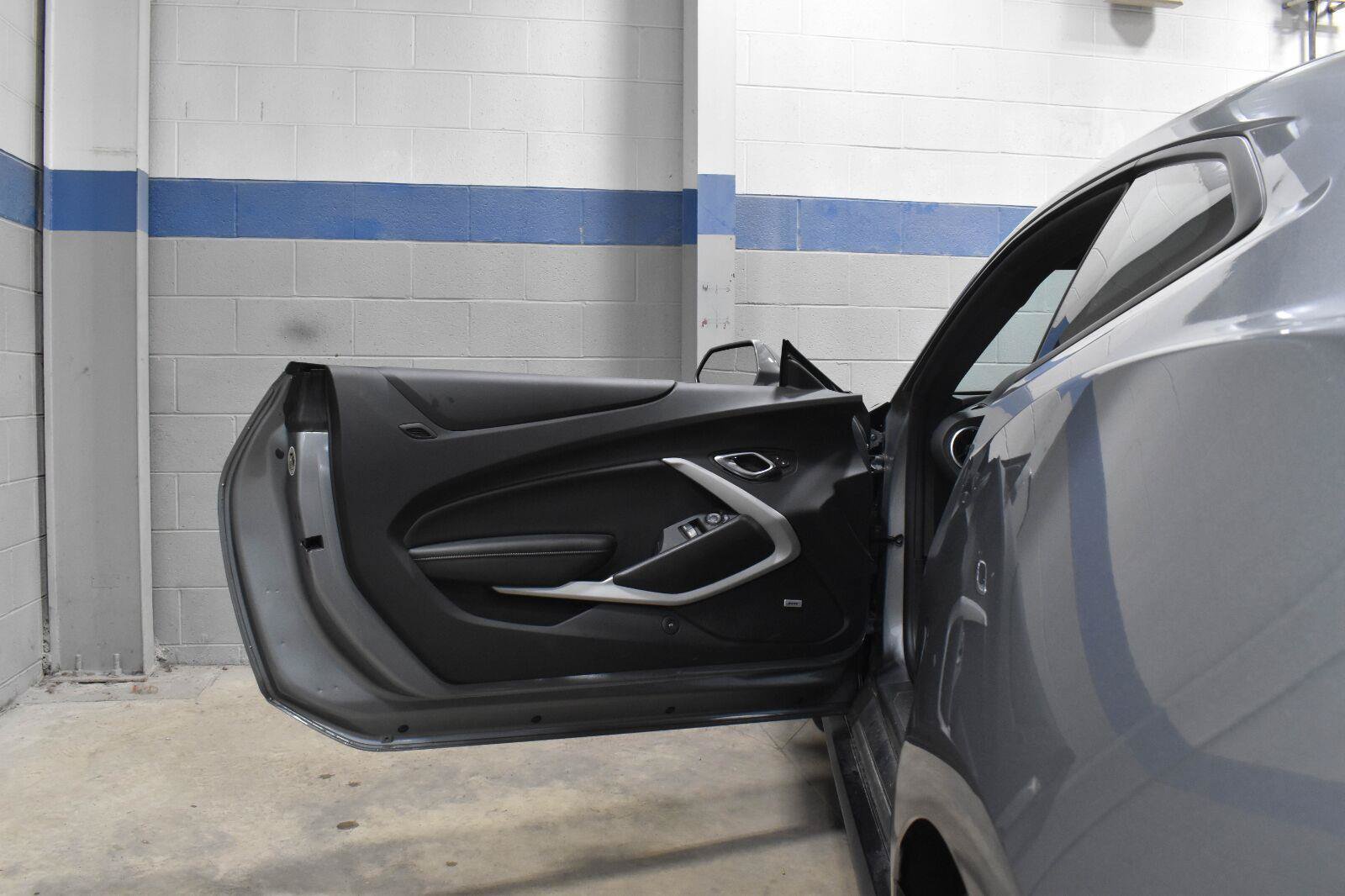 Used 2021 Chevrolet Camaro LT RWD image 6