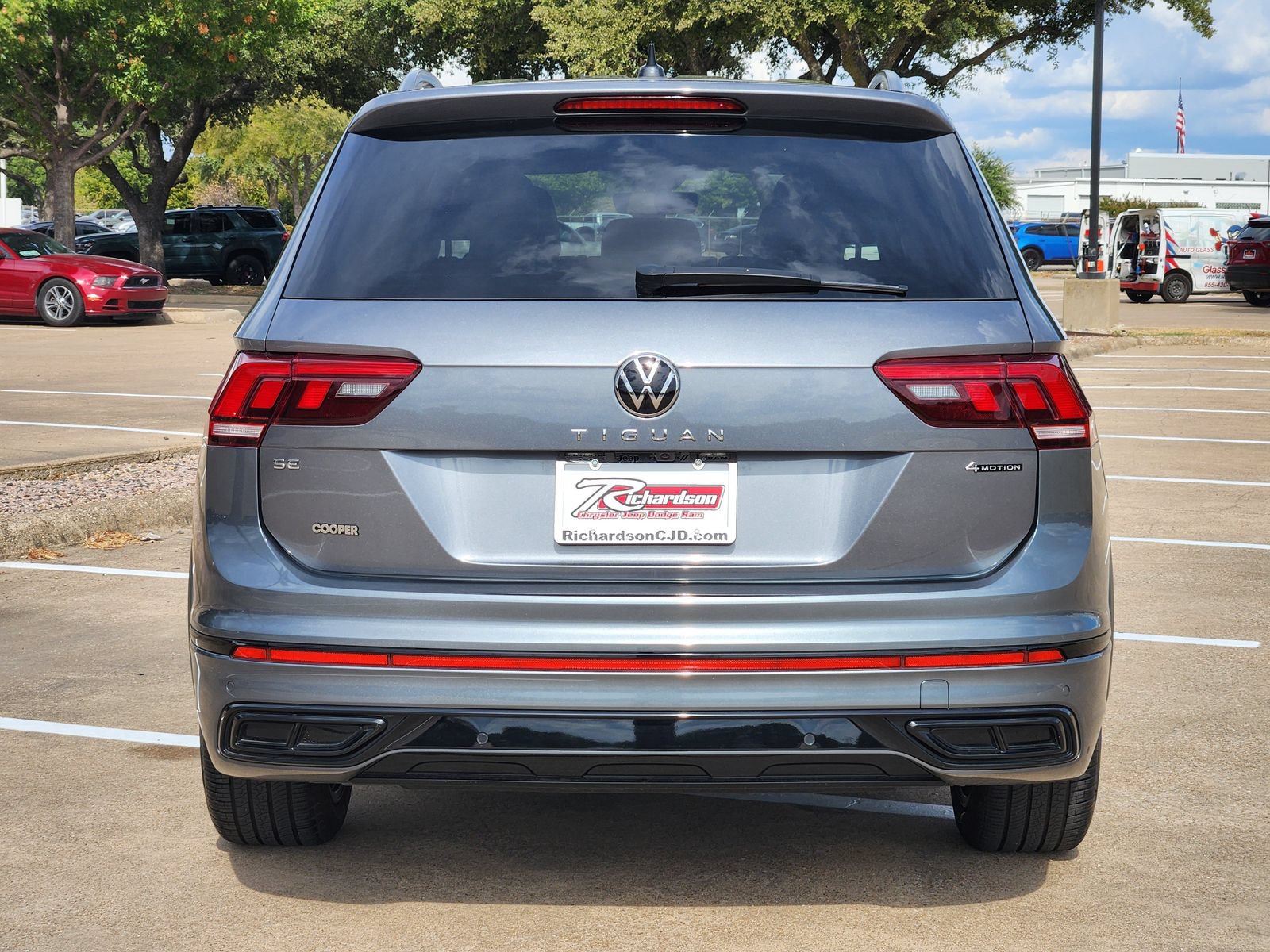 Used 2024 Volkswagen Tiguan SE R-Line AWD/4WD image 5