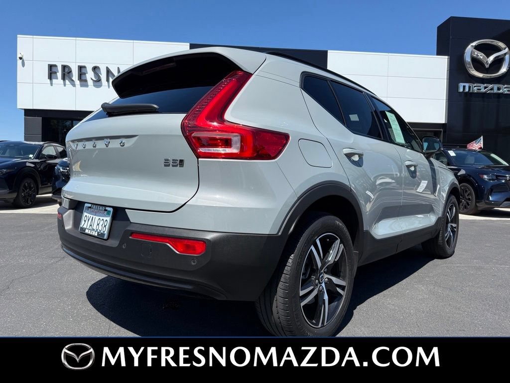 Used 2024 Volvo XC40 B5 Core AWD/4WD image 9