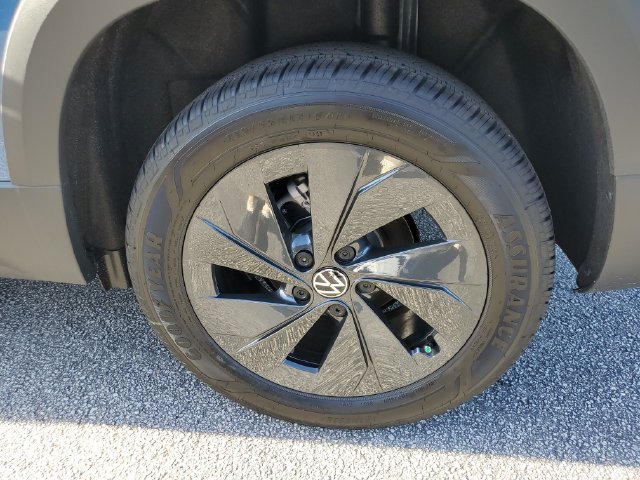 New 2027 Volkswagen Taos S FWD image 13