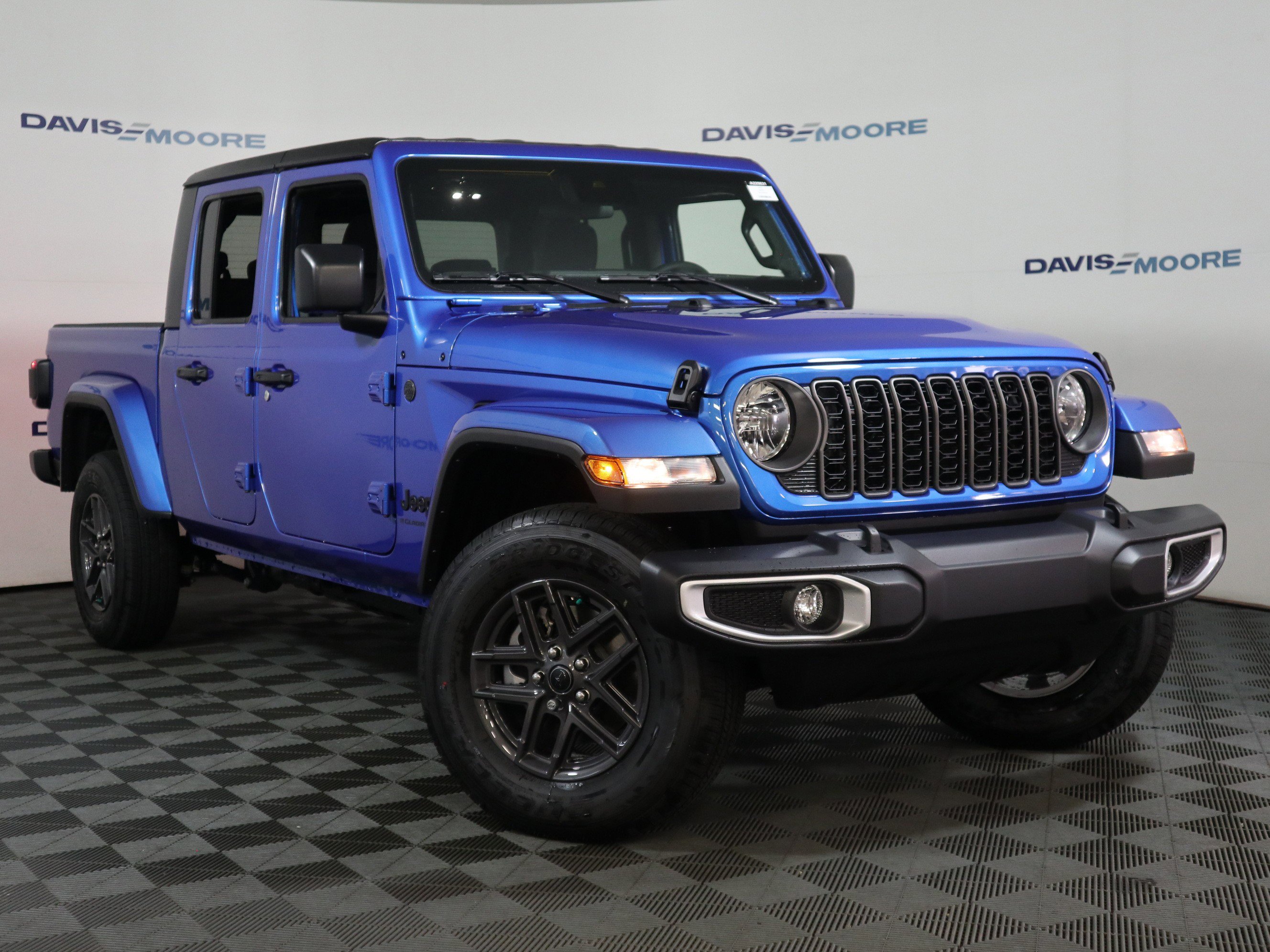 New 2025 Jeep Gladiator Sport AWD/4WD image 2