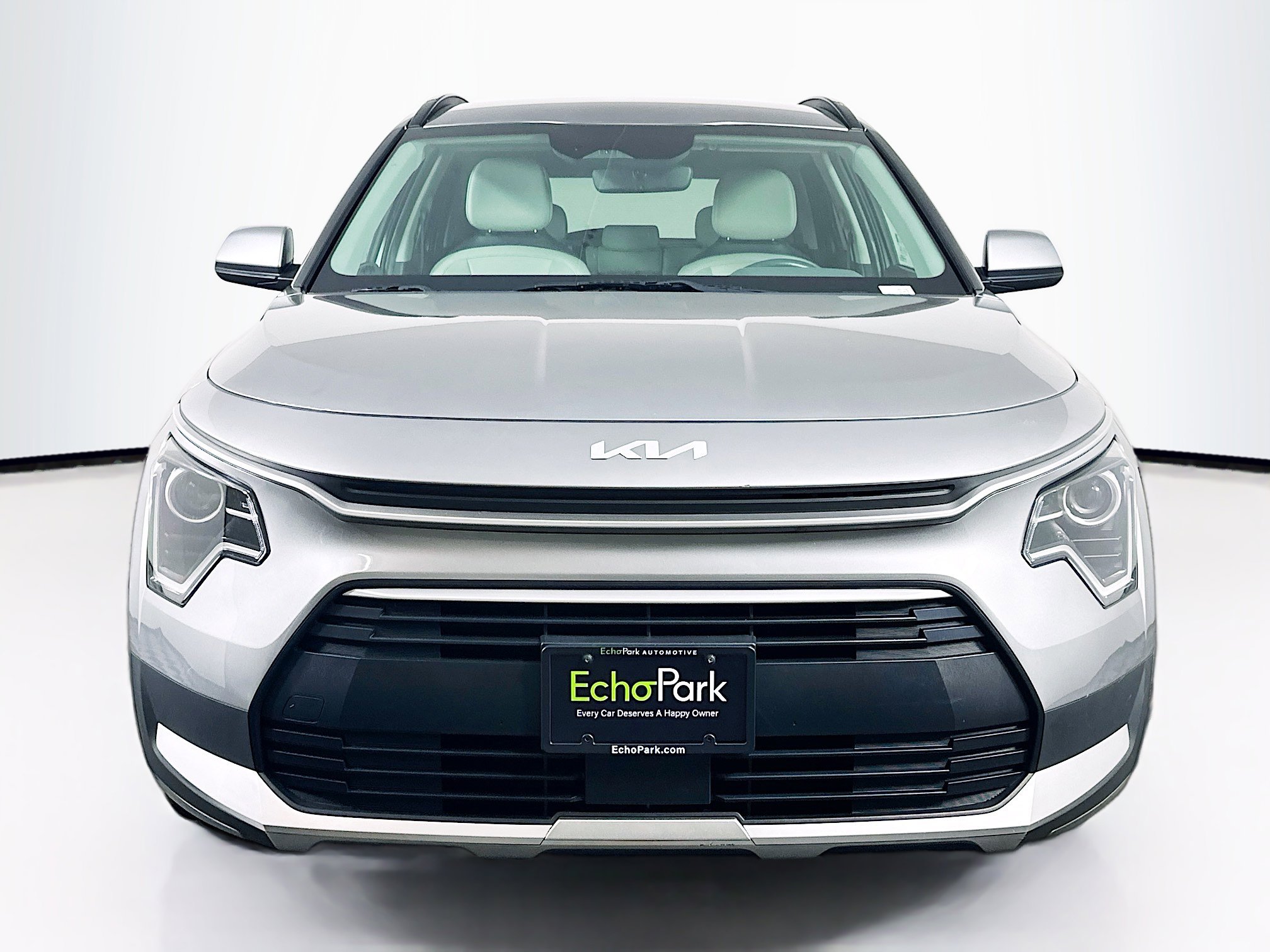 Used 2023 Kia Niro EX image 2