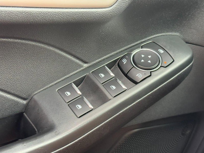 Used 2022 Ford Escape SE w/ SE Sport Appearance Package FWD image 21