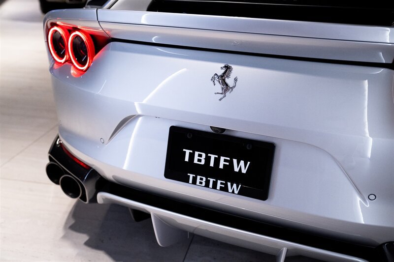Used 2018 Ferrari 812 Superfast RWD image 12