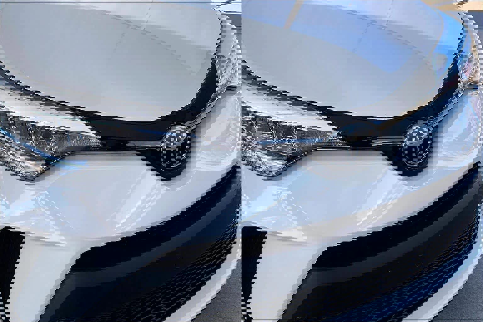 Used 2021 Toyota C-HR LE image 29