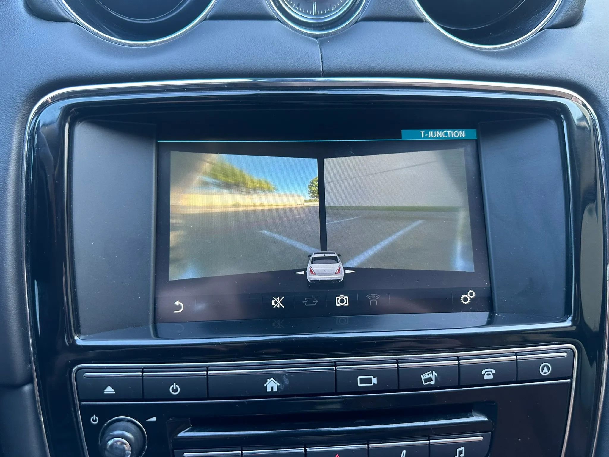 Used 2017 Jaguar XJ L Portfolio AWD/4WD image 46