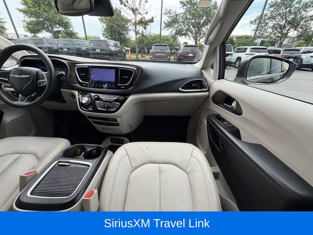 Used 2017 Chrysler Pacifica Touring-L Plus w/ Advanced Safetytec Group FWD image 21