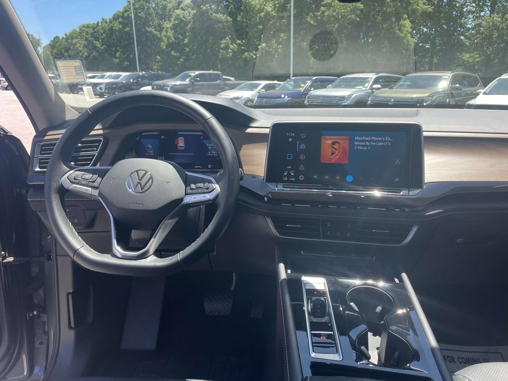 Certified 2025 Volkswagen Atlas SE FWD image 13