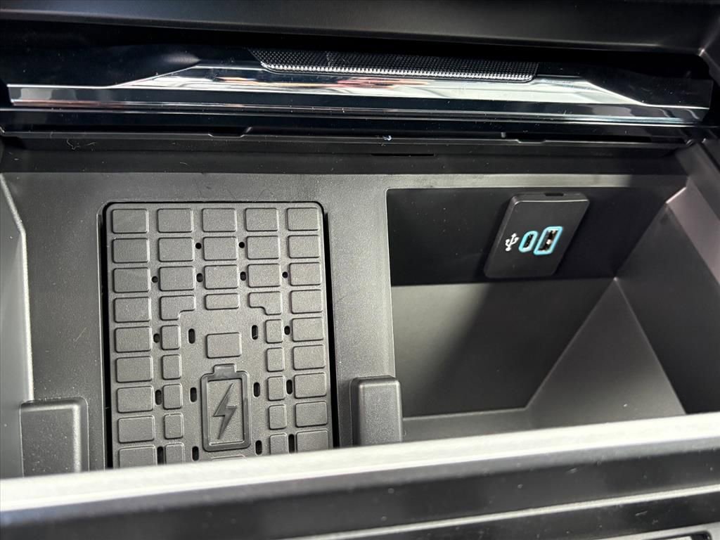 New 2026 Ford F250 Lariat w/ Black Appearance Package image 13