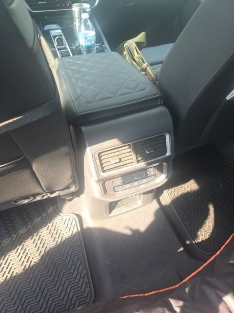 Used 2025 Volkswagen Atlas Peak Edition SE AWD/4WD image 6