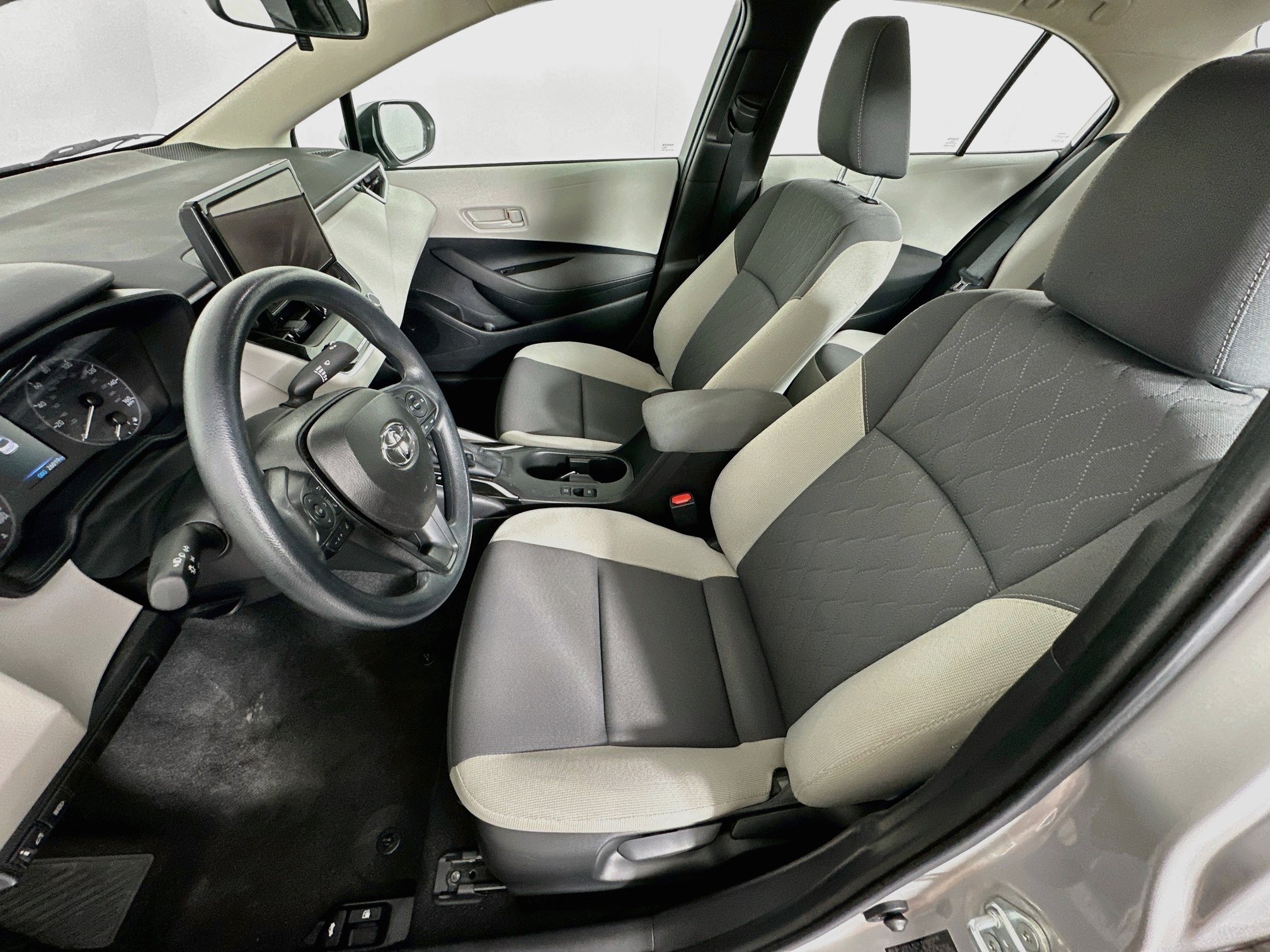 Used 2025 Toyota Corolla LE FWD image 13