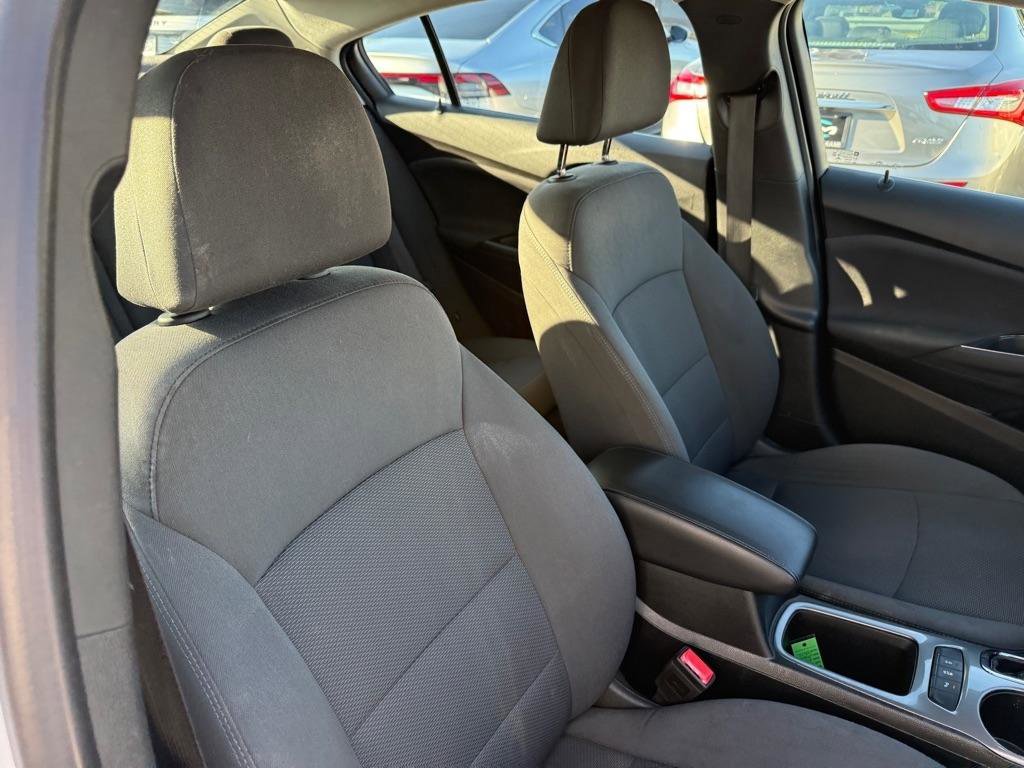 Used 2019 Chevrolet Cruze LT w/ Convenience Package image 29