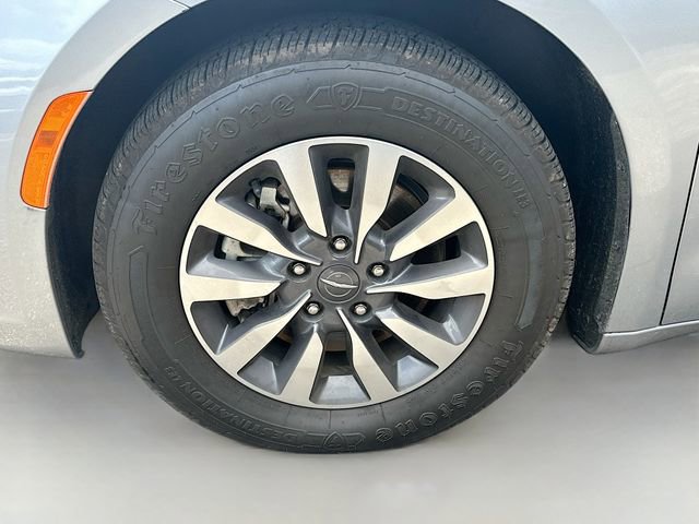 Used 2021 Chrysler Pacifica Touring-L FWD image 33
