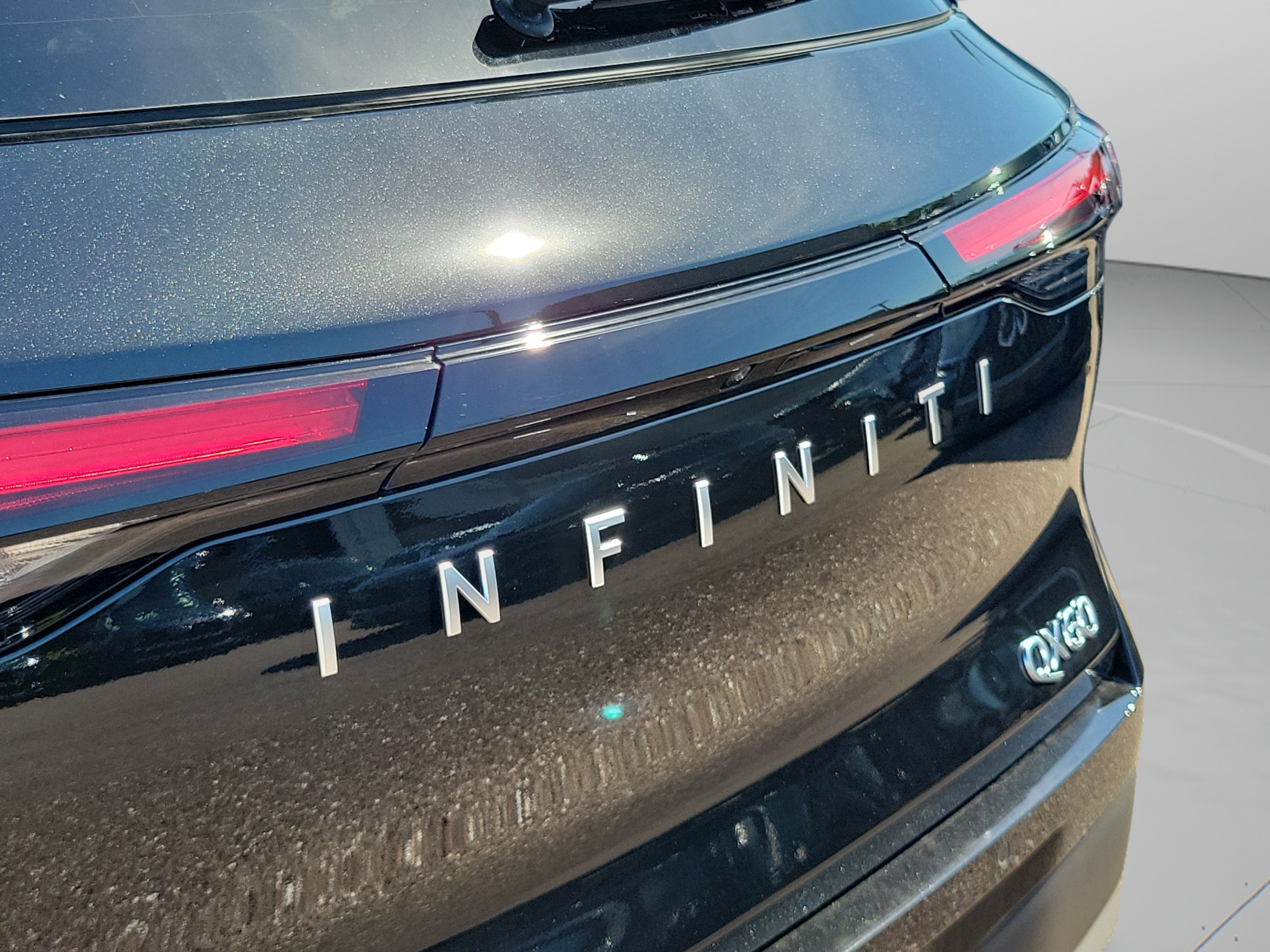 New 2027 INFINITI QX60 Luxe w/ Family Package FWD image 24