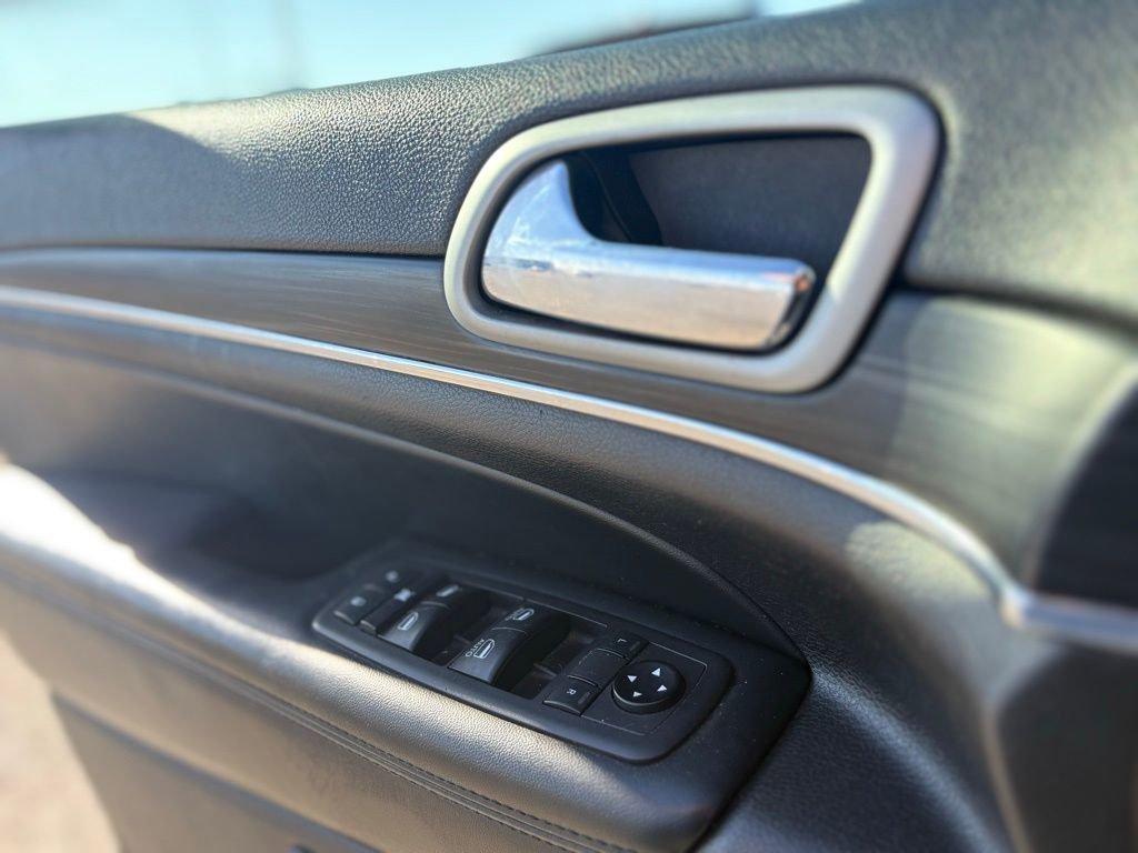 Used 2021 Jeep Grand Cherokee Limited w/ Luxury Group II image 17