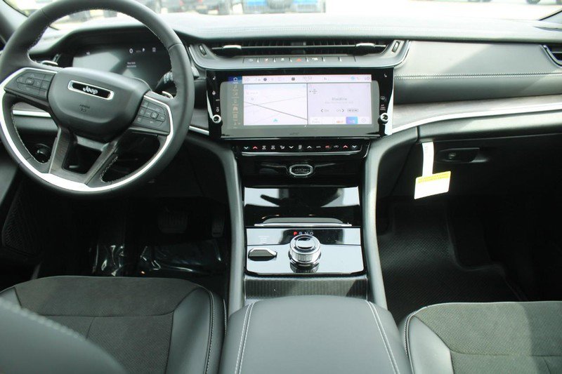 New 2026 Jeep Grand Cherokee Altitude AWD/4WD image 5
