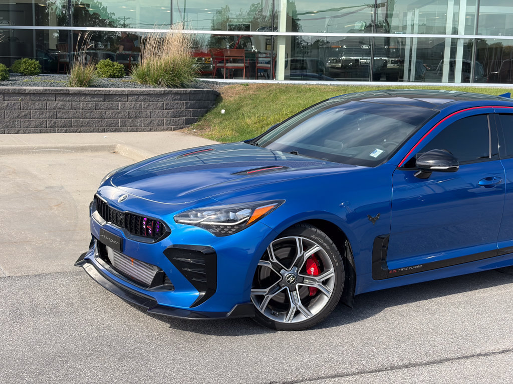 Used 2018 Kia Stinger GT2 AWD/4WD image 2