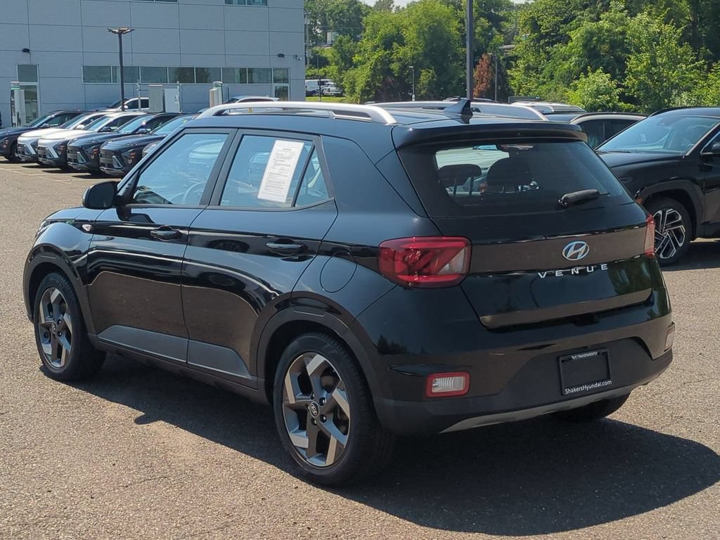 Certified 2022 Hyundai Venue SEL w/ Cargo Package FWD image 5