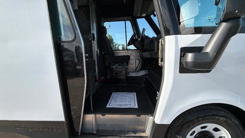 Used 2024 Chevrolet Brightdrop 400 w/ Commercial Equipment Package AWD/4WD image 31