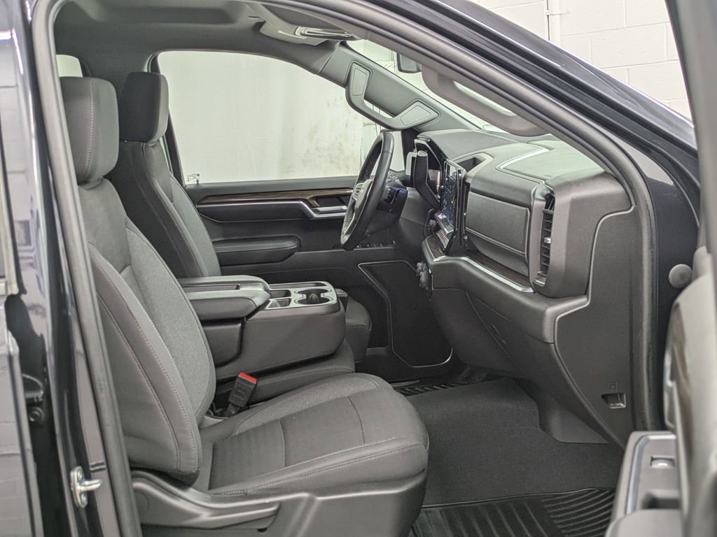 Used 2023 Chevrolet Silverado 1500 LT AWD/4WD image 23