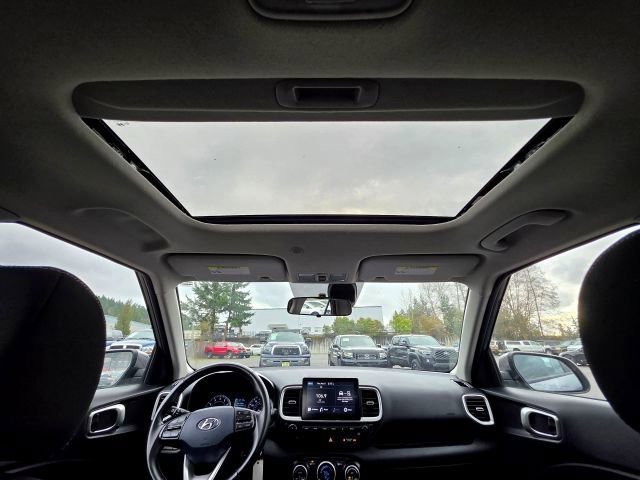 Used 2022 Hyundai Venue SEL FWD image 25