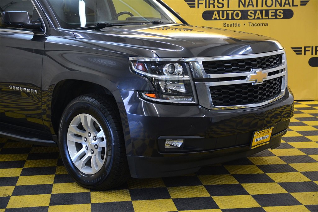 Used 2018 Chevrolet Suburban LT image 3