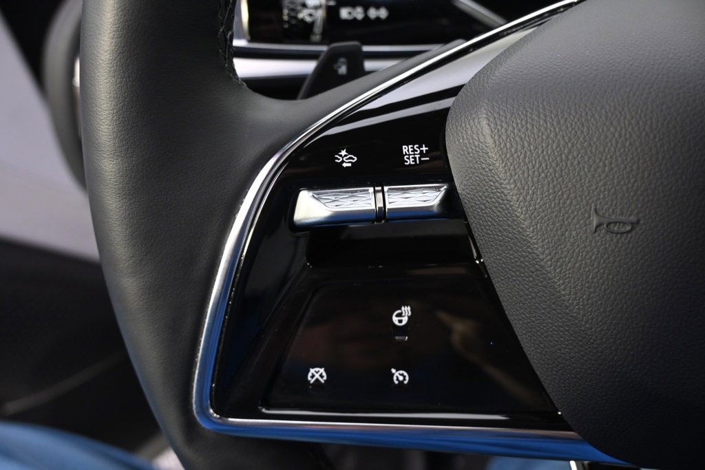 New 2025 Cadillac Lyriq Sport image 33