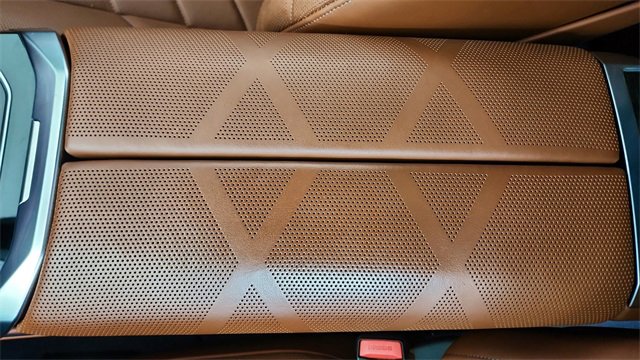 Used 2023 BMW i7 xDrive60 image 52