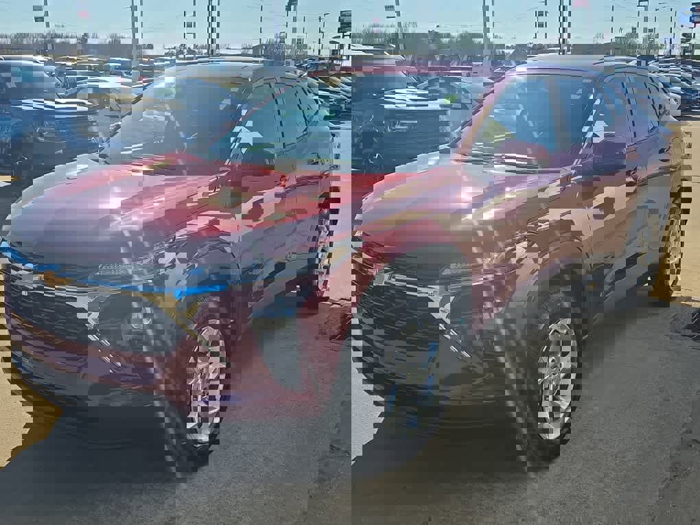 Used 2025 Chevrolet Trax LS w/ LS Convenience Package image 4