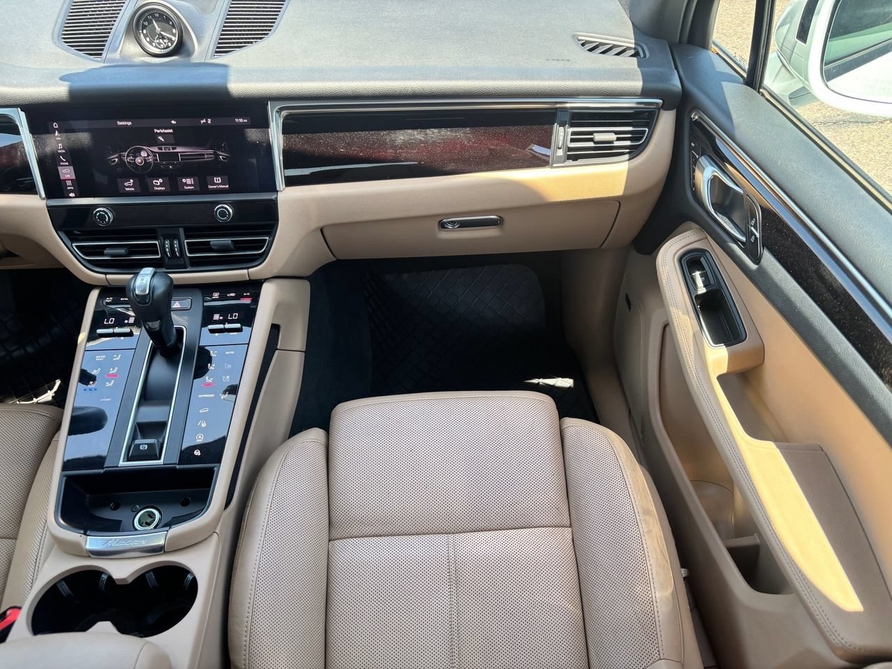 Used 2022 Porsche Macan AWD/4WD image 15