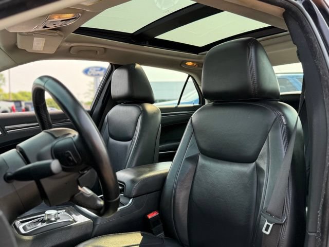 Used 2017 Chrysler 300 Touring w/ Value Package RWD image 15