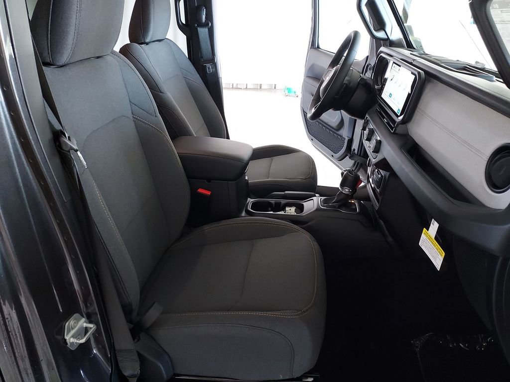 New 2025 Jeep Gladiator Sport image 29