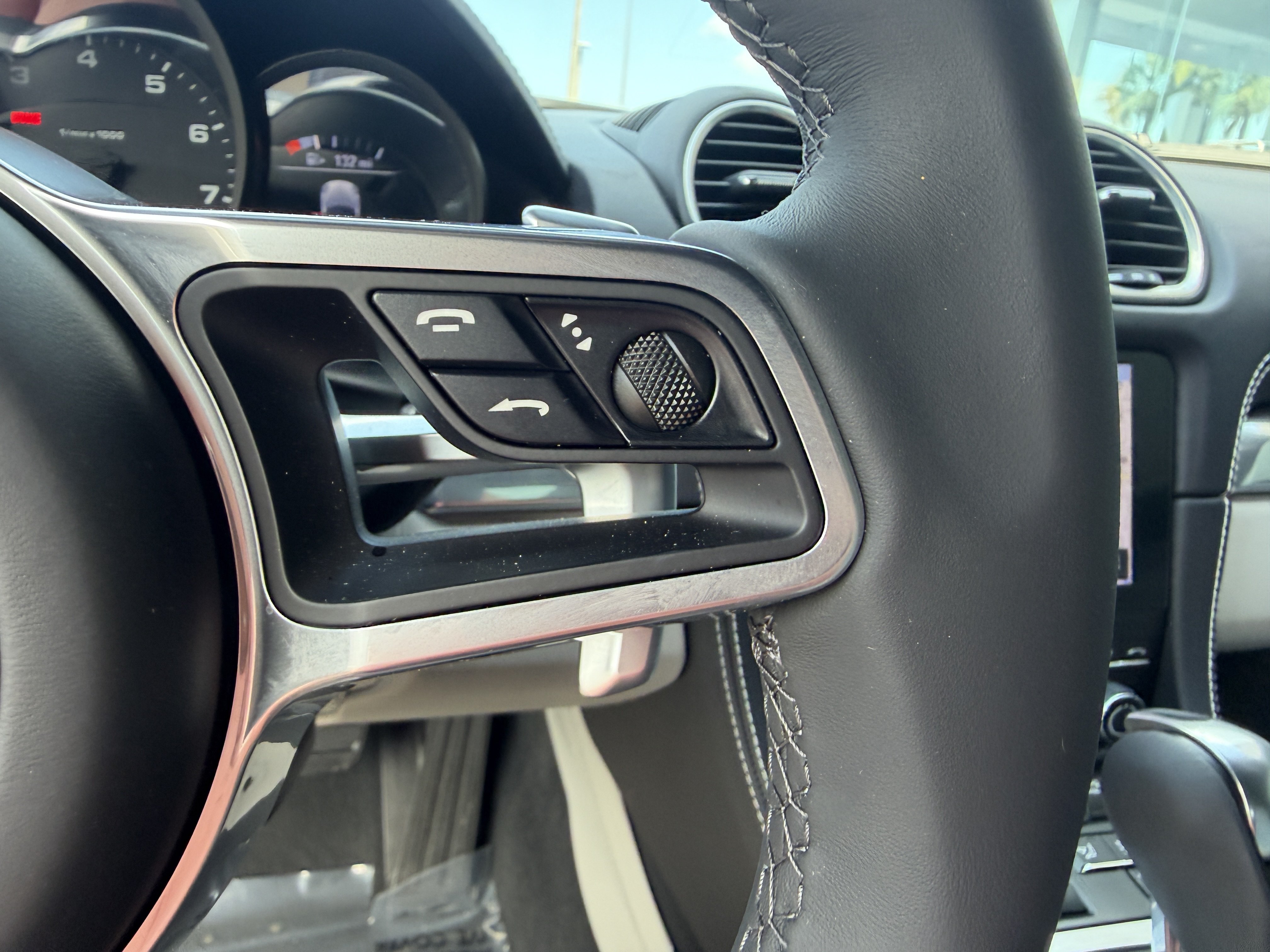 Certified 2024 Porsche 718 Boxster RWD image 28