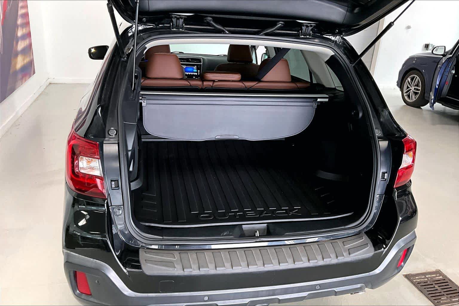 Used 2018 Subaru Outback 3.6R Touring image 16