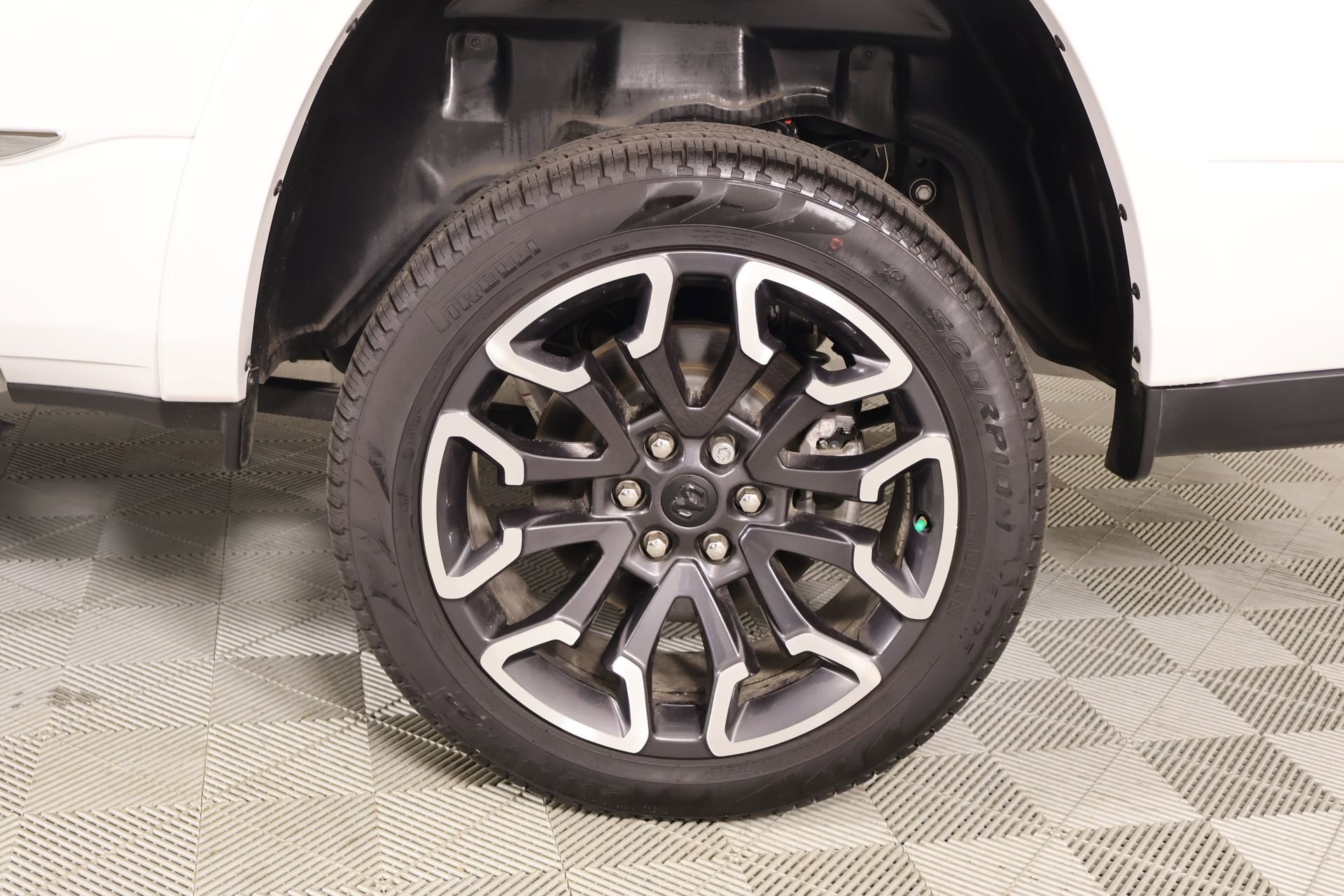 Used 2025 RAM 1500 Limited AWD/4WD image 19