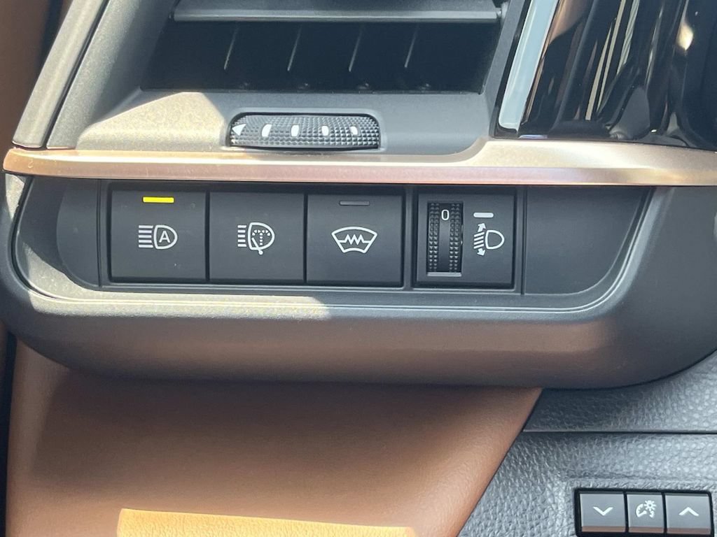 Used 2025 Toyota Crown Signia AWD/4WD image 36