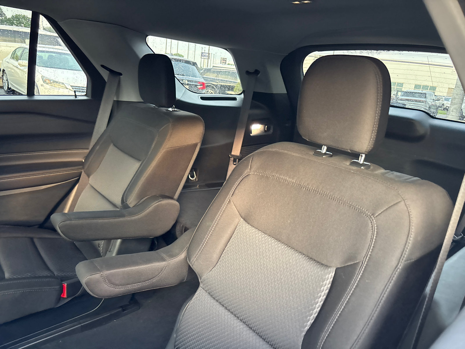 Used 2023 Ford Explorer XLT AWD/4WD image 25