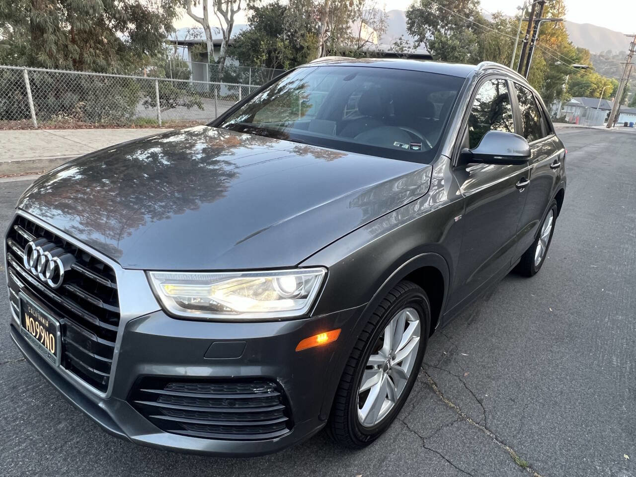 Used 2018 Audi Q3 2.0T Premium w/ Convenience Package FWD image 2