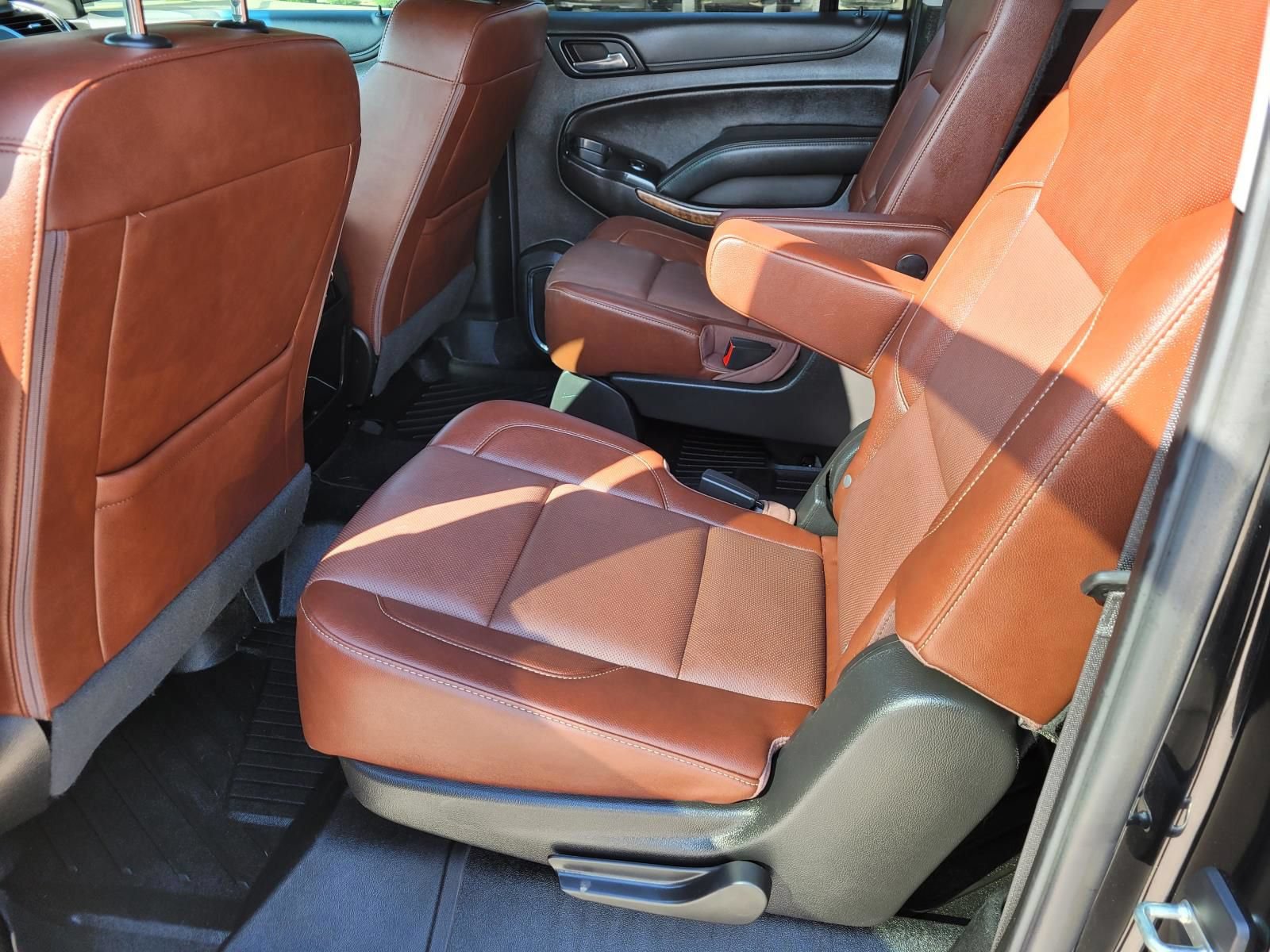 Used 2019 Chevrolet Suburban Premier w/ Premier Plus Edition RWD image 19