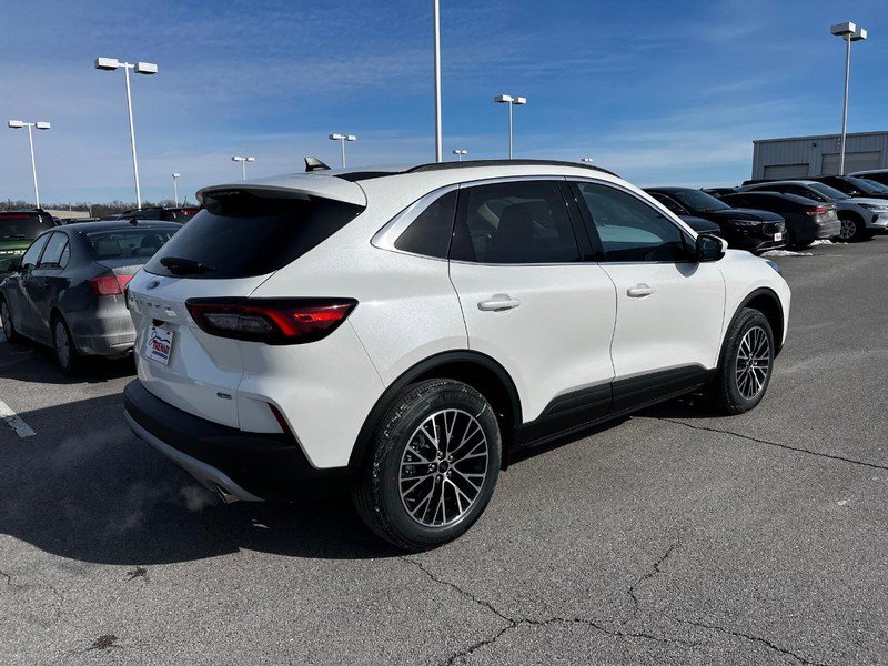 New 2025 Ford Escape SE image 3