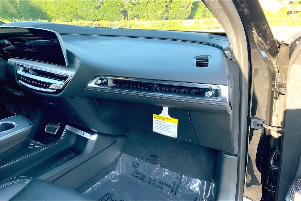 New 2026 Cadillac Lyriq V AWD/4WD image 32