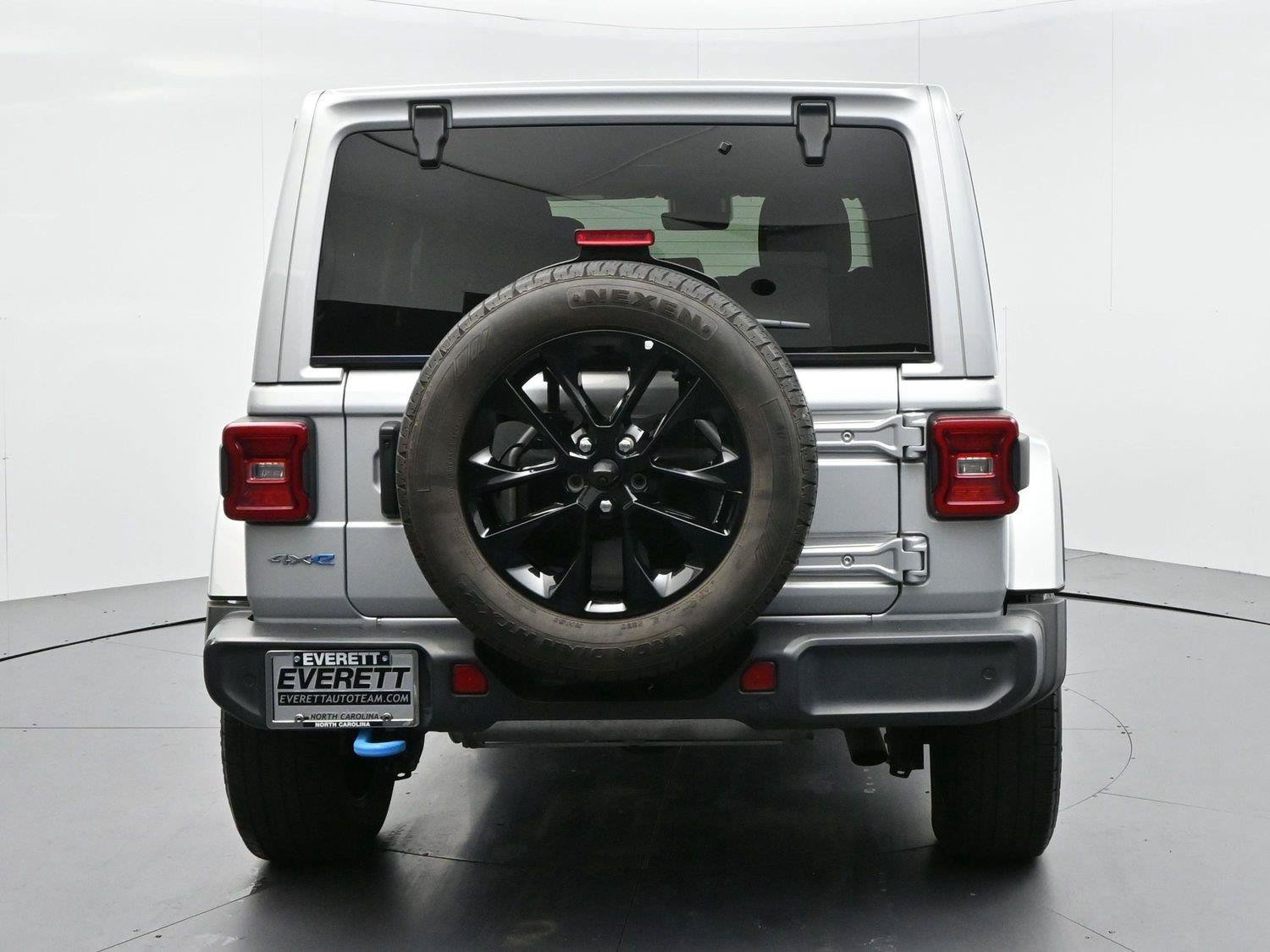 Used 2024 Jeep Wrangler Unlimited Sahara w/ Technology Group AWD/4WD image 6