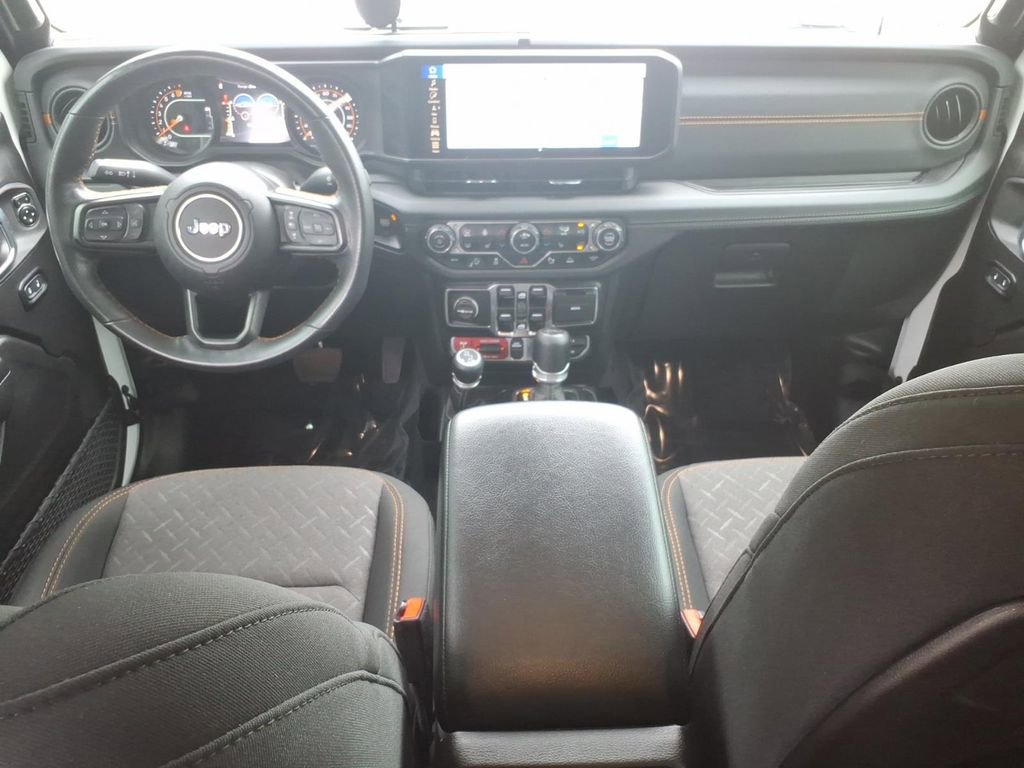 Used 2024 Jeep Gladiator Mojave w/ Technology Group AWD/4WD image 8