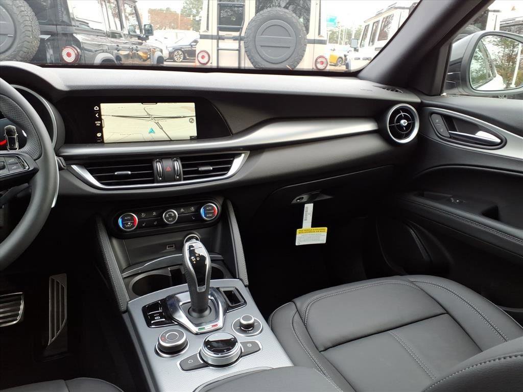 New 2025 Alfa Romeo Stelvio Sprint w/ Convenience Package AWD/4WD image 27