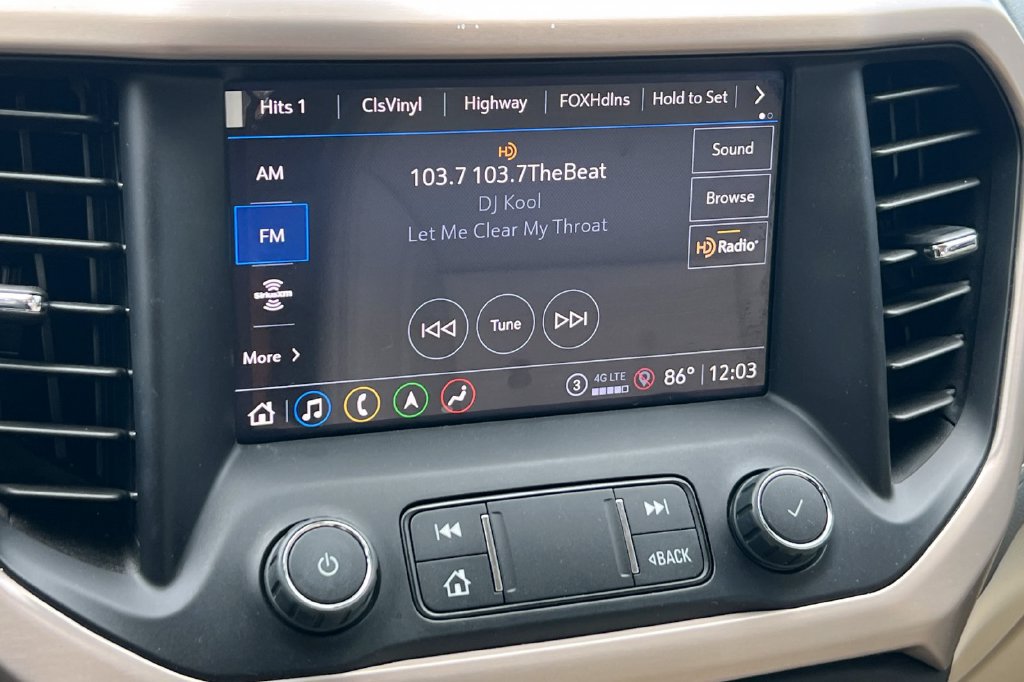 Used 2021 GMC Acadia Denali w/ Denali Technology Package FWD image 22