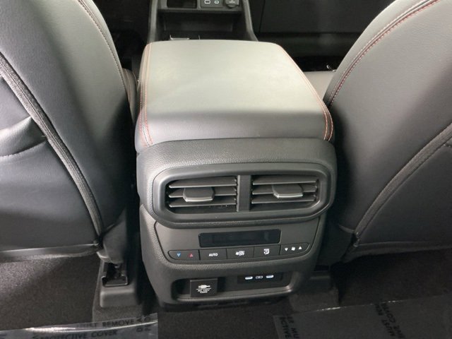 Used 2025 Honda Pilot TrailSport image 25