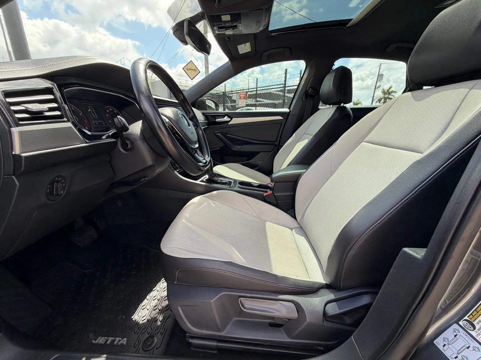 Used 2020 Volkswagen Jetta R-Line w/ R-Line Cold Weather Package FWD image 12
