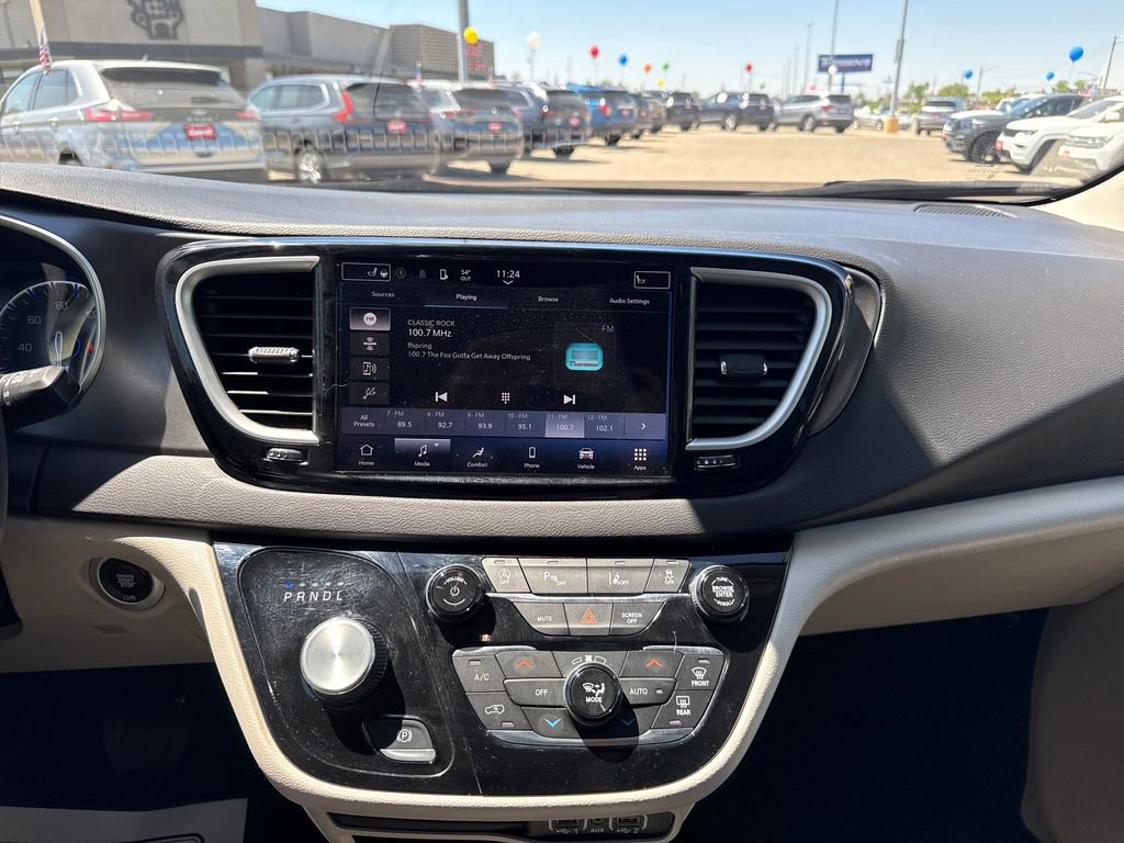 Used 2024 Chrysler Pacifica Touring-L FWD image 40